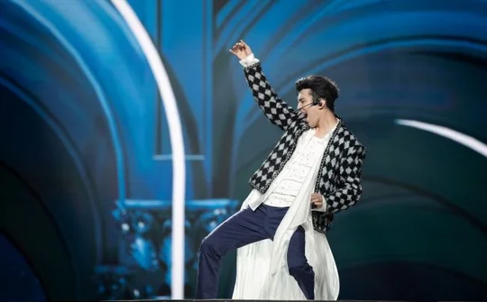 Dimash Kudaibergen: Tại sao cả thế giới “phát cuồng” trước một giọng hát?