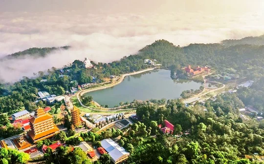 Số hóa thu phí tại Khu du lịch quốc gia Núi Sam - Bước tiến hướng đến du lịch thông minh