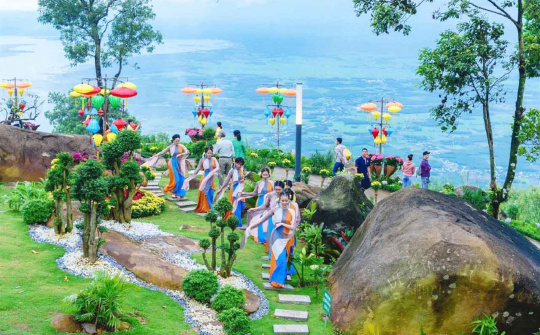 Sức bật mới cho du lịch Tây Ninh trong mùa lễ hội cuối năm