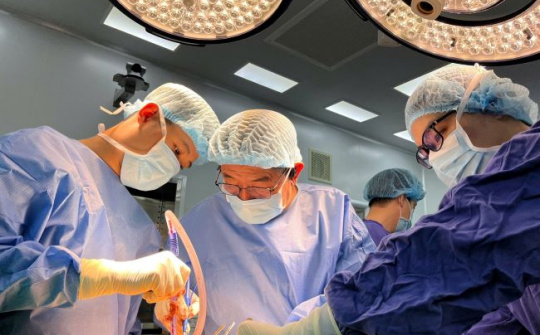 Ca mổ thay cùng lúc hai khớp gối, chấm dứt hơn 10 năm đau đớn cho nữ bệnh nhân 67 tuổi