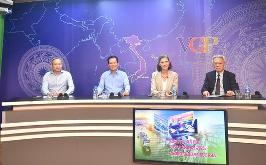 Tọa đàm “Kinh tế - xã hội Việt Nam 2021-2025: Chống chịu và bứt phá”