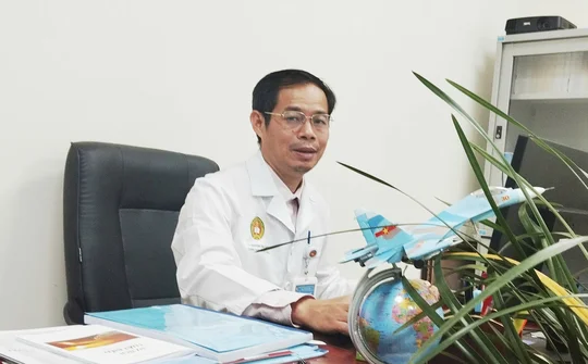 Đại tá, TS.BSCC. Nguyễn Văn Tuấn: Những vì sao sáng hai màu áo