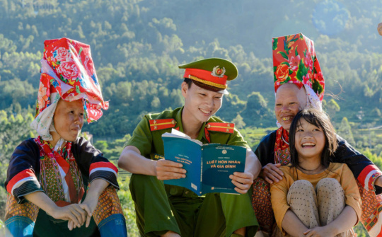 Đưa pháp luật đến với người dân để pháp luật đi vào cuộc sống