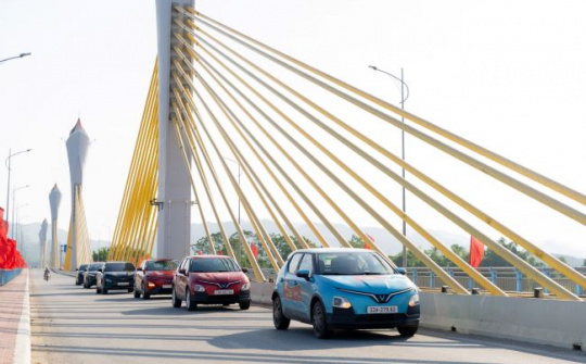 Doanh số gấp 3 lần “cựu vương” Toyota, VinFast đang khẳng định đẳng cấp và chất lượng xe điện Việt