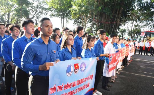 Gần 300 y bác sĩ, cán bộ Đồng Nai lên đường chung sức cùng Đắk Lắk vượt bão lũ