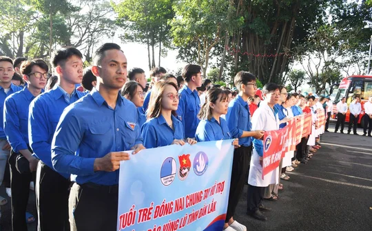 Gần 300 y bác sĩ, cán bộ Đồng Nai lên đường chung sức cùng Đắk Lắk vượt bão lũ