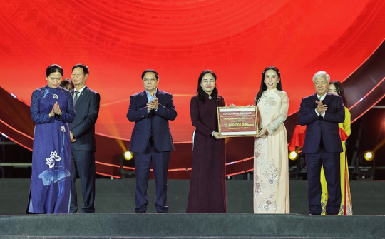 Đoàn kết một lòng – Hướng về Miền Trung