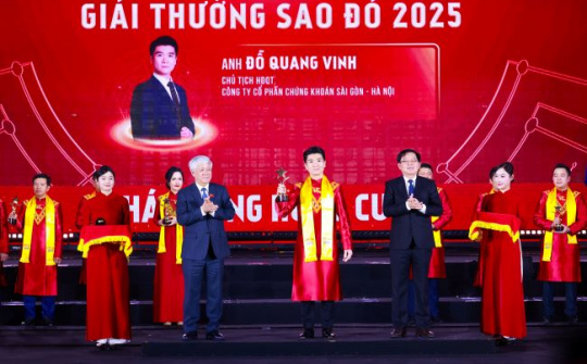Doanh nhân Đỗ Quang Vinh được vinh danh TOP 10 Giải thưởng Sao Đỏ 2025