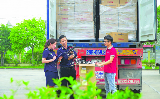 Tăng cường công tác chống buôn lậu, gian lận thương mại và hàng giả trước Tết Bính Ngọ 2026