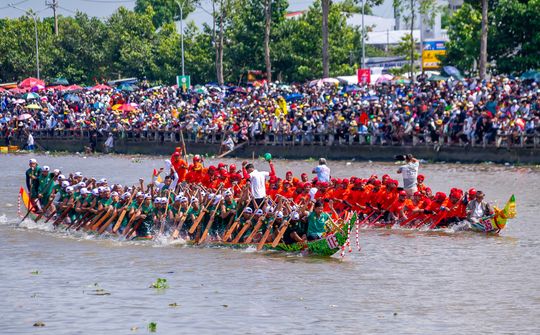 Hơn 60 đội ghe Ngo hội tụ về Cần Thơ tranh tài lễ hội Oóc Om Bóc 2025