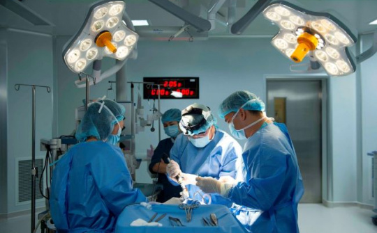 Điều kỳ diệu nơi đảo ngọc: Giành lại sự sống cho thai phụ Hàn Quốc bị xuất huyết não nặng