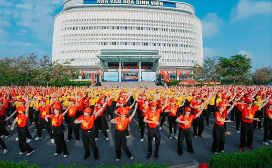 Vấn đề giáo dục thế hệ trẻ hiện nay nhìn từ góc độ chính sách