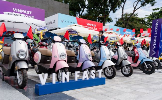 Xe máy điện lên ngôi - xe máy xăng hết thời “làm giá”: Người tiêu dùng hưởng lợi kép