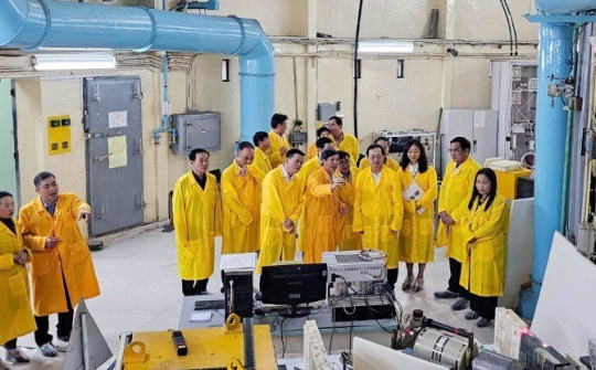 Chính sách phát triển, ứng dụng năng lượng nguyên tử