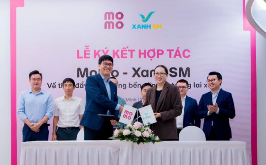 MoMo và Xanh SM hợp tác chiến lược, mở rộng dịch vụ di chuyển xanh và thanh toán số cho người dùng