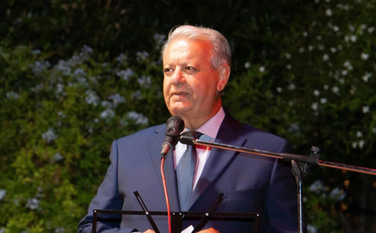 Trong tro bụi vẫn giữ gìn một hạt phẩm giá