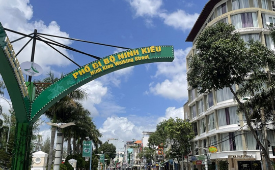 Phố đi bộ Ninh Kiều trở lại đầy sức sống