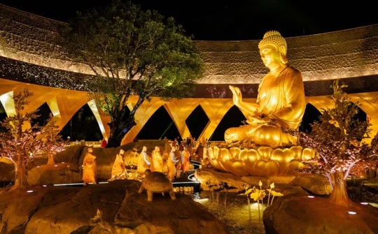 Hơn 450 Tăng Ni dự lễ An vị Tôn tượng Phật Câu Na Hàm Mâu Ni trên núi Bà Đen