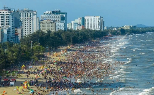 Sầm Sơn tiếp tục là điểm đến du lịch hấp dẫn, thân thiện