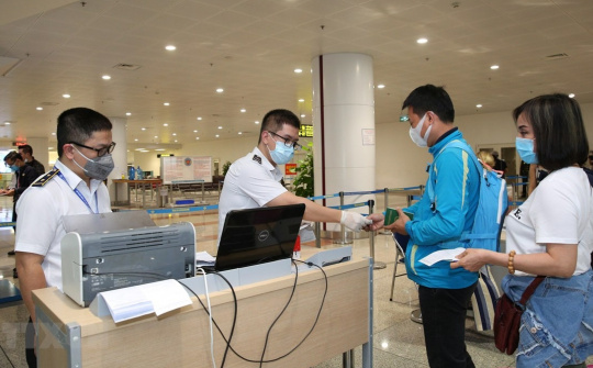 Viet Nam waives visas for tourists from Poland, Czech Republic, Switzerland