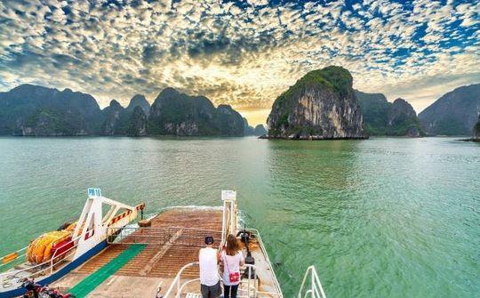 Giao thông thuận lợi, du lịch Cát Bà được “đánh thức”