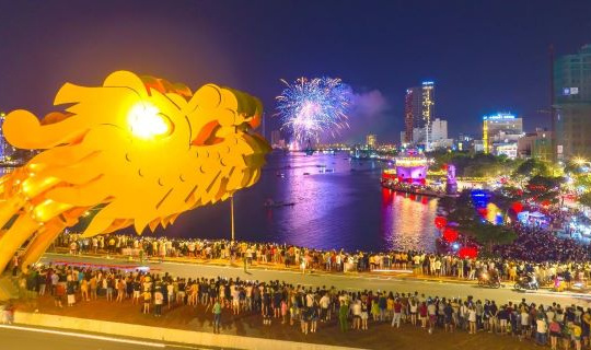 Kinh tế đêm tại các “thánh địa” du lịch Việt Nam