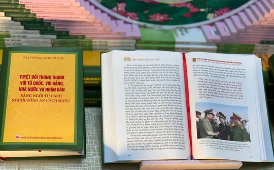 Tuyệt đối trung thành với Tổ quốc, với Đảng, Nhà nước và Nhân dân - Sáng ngời tư cách người Công an cách mạng