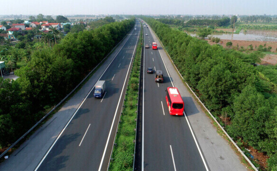Trong năm 2025, cả nước có ít nhất 3.000 km cao tốc và 1.000 km đường ven biển