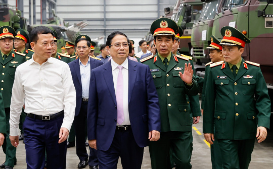 Xây dựng chính sách đặc thù, đặc biệt để công nghiệp quốc phòng tiếp tục phát triển đột phá