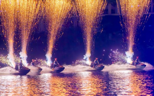 Có gì đặc biệt tại siêu phẩm Jetski bắn pháo hoa lấy cảm hứng từ nàng tiên hạc Cát Bà?