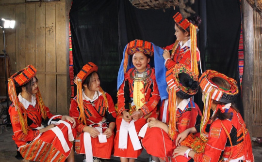 Bảo tồn trang phục truyền thống Việt Nam trong thời đại số