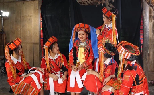 Bảo tồn trang phục truyền thống Việt Nam trong thời đại số