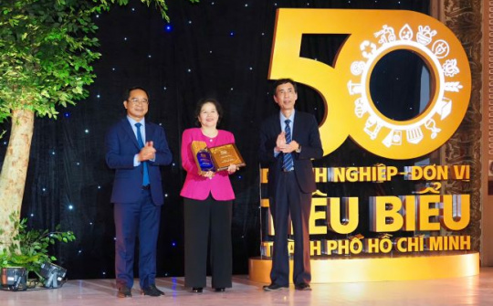 Vinamilk được vinh danh là doanh nghiệp tiêu biểu của TP.HCM nhân dịp kỷ niệm 50 năm thống nhất đất nước