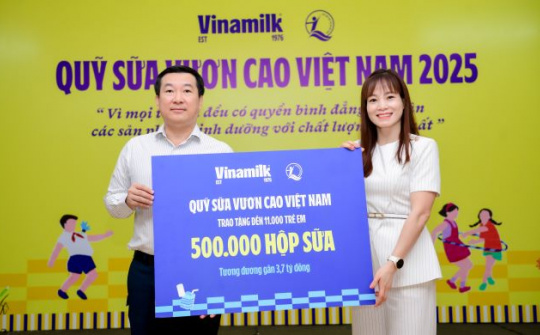 Vinamilk và Quỹ sữa dành tặng 500.000 hộp sữa đến trẻ em nhân dịp 50 năm thống nhất đất nước