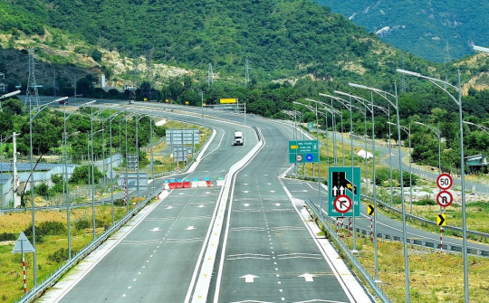 Quyết tâm hoàn thành 3.000 km đường bộ cao tốc trong năm 2025