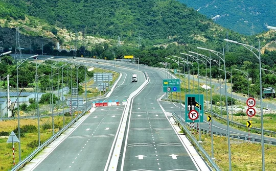 Quyết tâm hoàn thành 3.000 km đường bộ cao tốc trong năm 2025