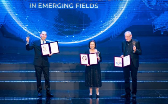 Chủ nhân Giải thưởng VinFuture được vinh danh ở Giải thưởng Breakthrough 2025