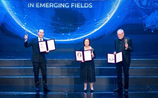 Chủ nhân Giải thưởng VinFuture được vinh danh ở Giải thưởng Breakthrough 2025