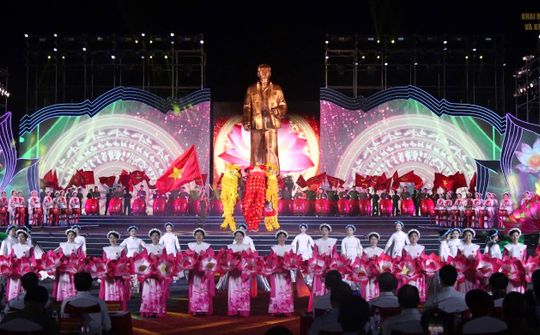 Trang trọng Lễ hội Làng Sen 2025 và Khánh thành tượng Bác
