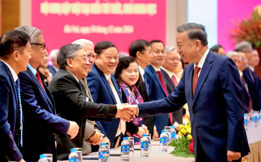 Xây dựng đội ngũ trí thức Việt Nam hiện nay theo tư tưởng Hồ Chí Minh