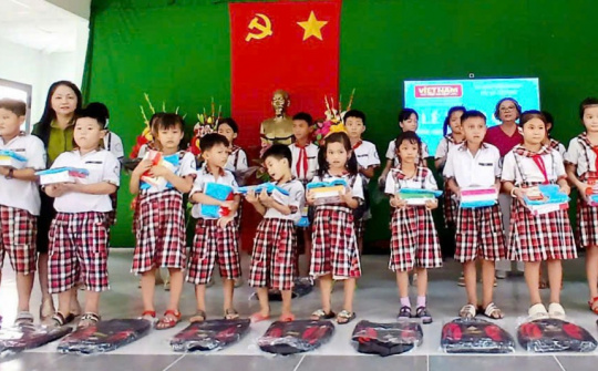 Lan tỏa giá trị nhân văn và tinh thần báo chí cách mạng tại lễ bế giảng ở An Thạnh