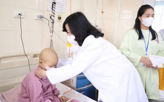 Bộ Y tế mang niềm vui đến các bệnh nhi nhân dịp 1/6