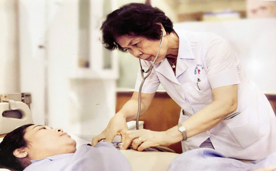 GS.TS.BS.Nguyễn Thị Dụ: Tận tâm gửi trao y đức, một lòng vì sức khỏe nhân dân