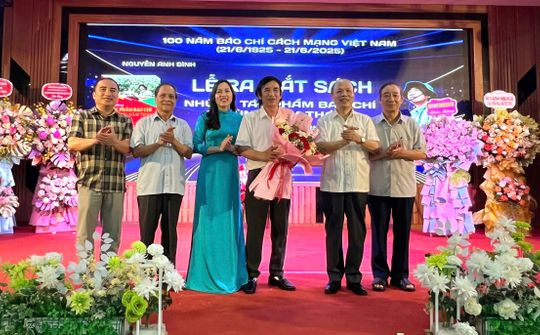 Nhà báo Nguyễn Anh Bình với Lễ ra mắt Tập sách “Những tác phẩm báo chí đi cùng năm tháng”