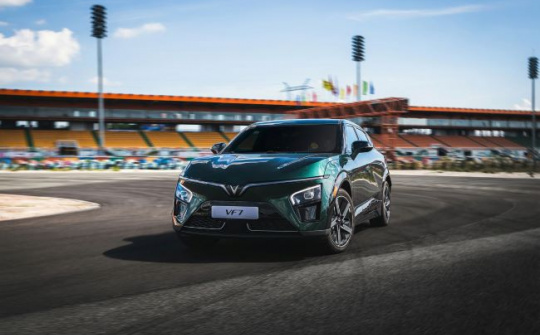 Trạm sạc rộng khắp tiếp sức chủ xe VF 7 du lịch không lo chi phí