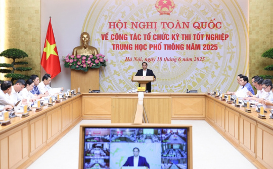 "Lấy thí sinh làm trung tâm, chủ thể - Thầy cô giáo là động lực - Nhà trường làm bệ đỡ - Gia đình là điểm tựa - Xã hội là nền tảng"