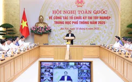 "Lấy thí sinh làm trung tâm, chủ thể - Thầy cô giáo là động lực - Nhà trường làm bệ đỡ - Gia đình là điểm tựa - Xã hội là nền tảng"