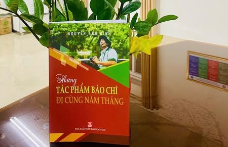 Nhà báo Nguyễn Anh Bình: Hành trình giữa trang sách và mặt báo