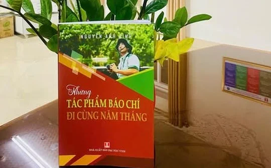 Nhà báo Nguyễn Anh Bình: Hành trình giữa trang sách và mặt báo