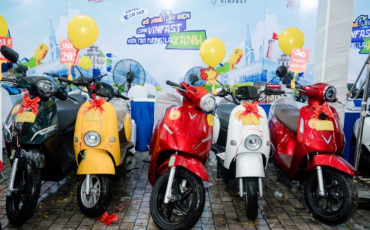 Sắm xe máy VinFast làm dịch vụ, tài xế chia sẻ: “Không bao giờ quay lại xe xăng”